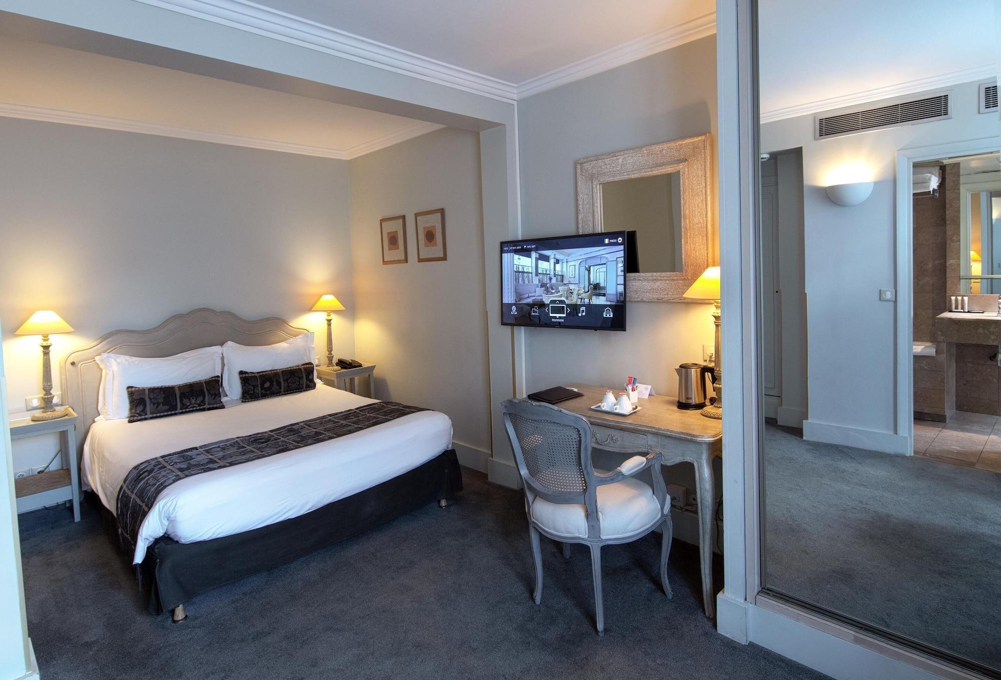 Hotel Royal Champs Elysees Paris